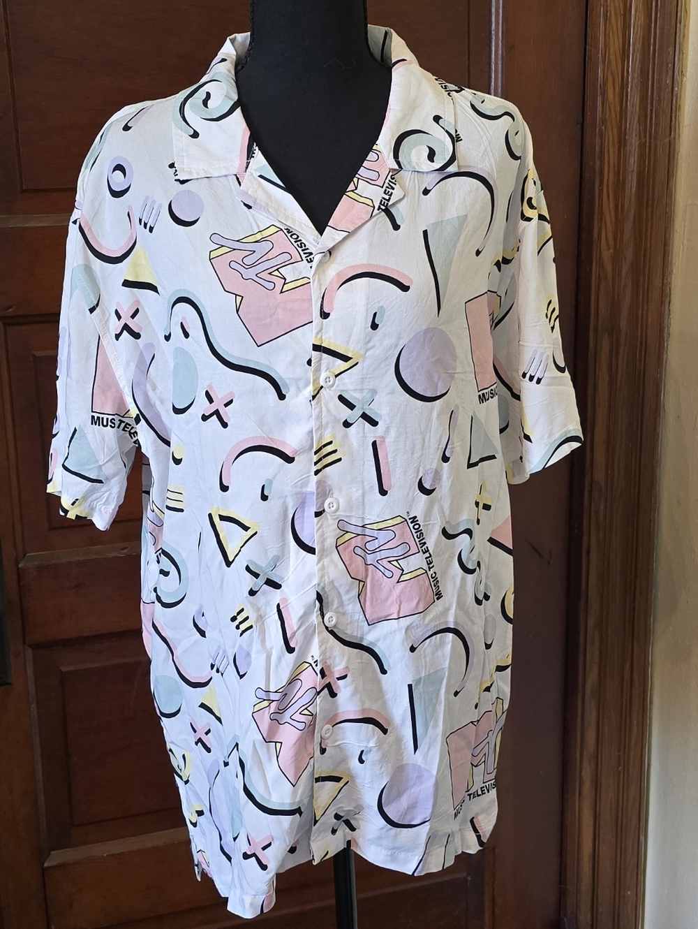 MTV Short Sleeve Abstract Button-Down Shirt in White, Pink, Blue, Black